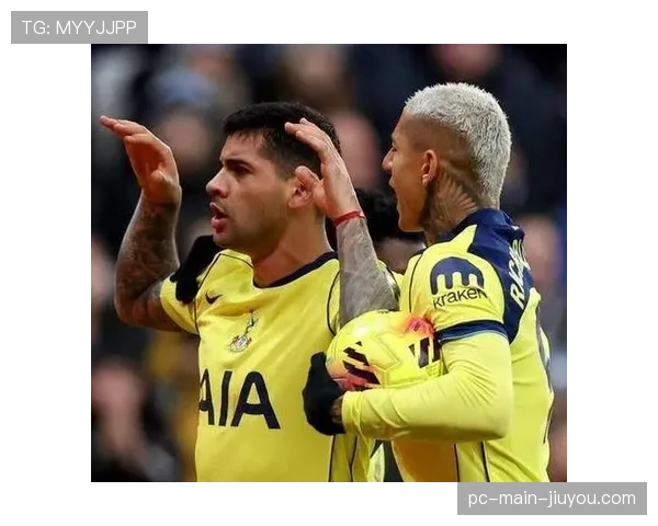 光明球场：热刺后卫罗梅罗伤退泪洒赛场